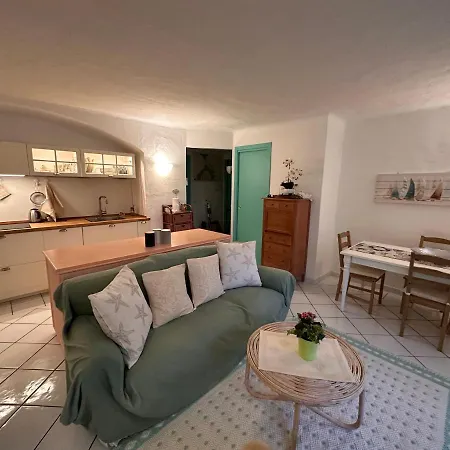 Avalon Holidays Apartment *